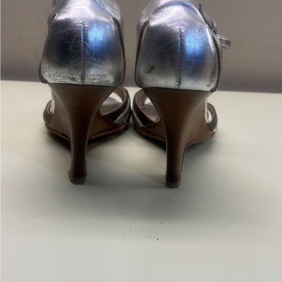 GIANFRANCO FERRE MADE IN ITALY Elegant Silver and Gold Women's Sandals - Picture 4 of 6